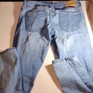 Wrangler jeans CO. Men's light wash distressed jeans, 32x32
